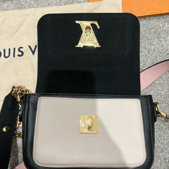 Louis Vuitton Lockme Tender bag - Picture 9 of 13